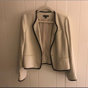 ✨ Cream blazer with black faux leather piping 10 ✨